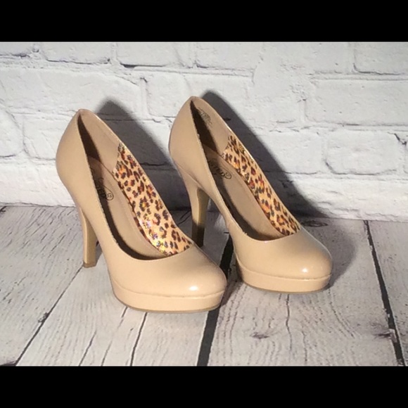 Kenneth Cole Shoes - Unlisted by Kenneth Cole Womens High Heels Size7